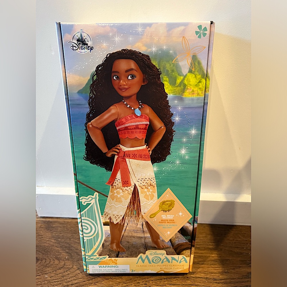 Disney Store Classic Moana doll
